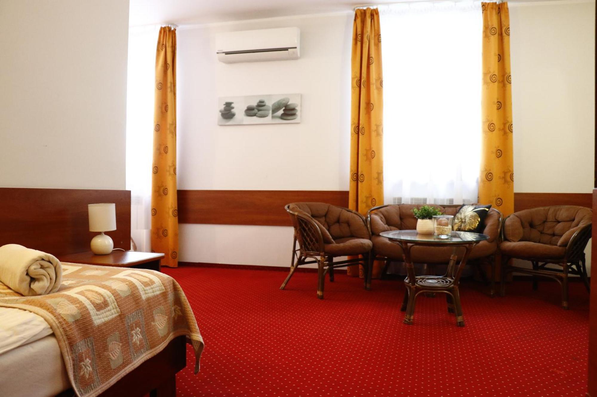 Sala Bankietowa I Pokoje Goscinne Sokolka Kültér fotó
